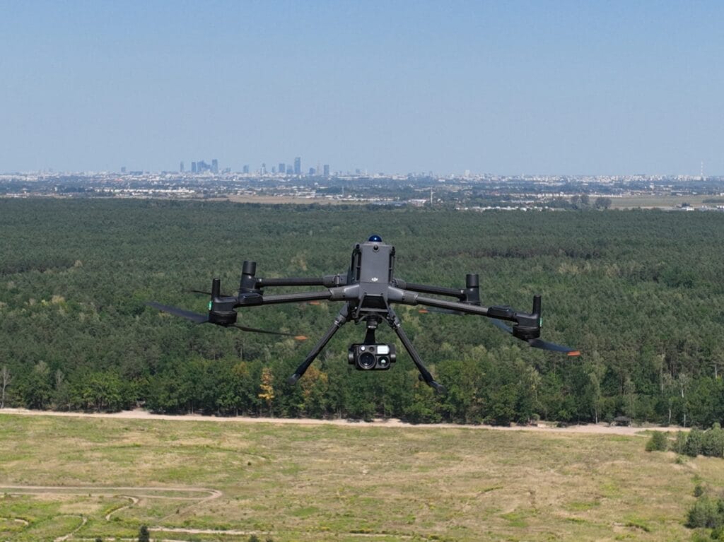 DJI Matrice400 w locie - dronydlafirmy_pl
