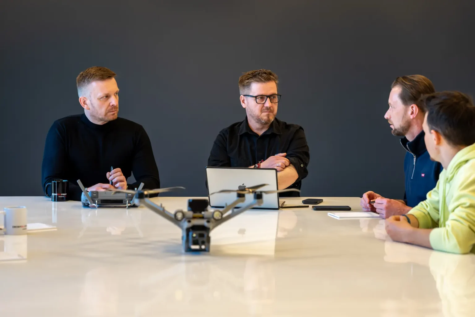 Zespół konsultantów Akademii UAV pracujący z Klientem
